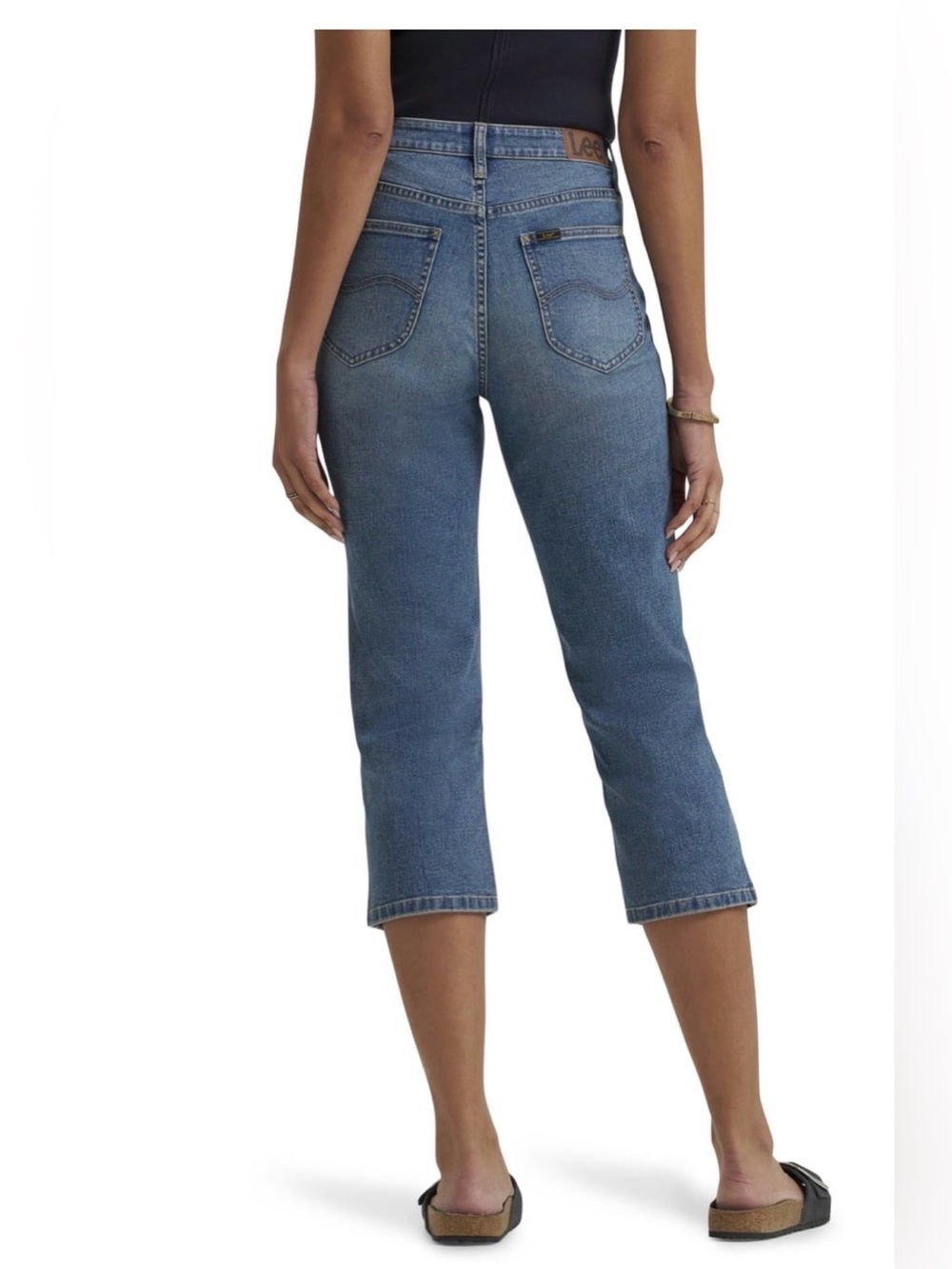 Lee Women 23” Capri Mid Rise Push Back - Picture 5 of 7